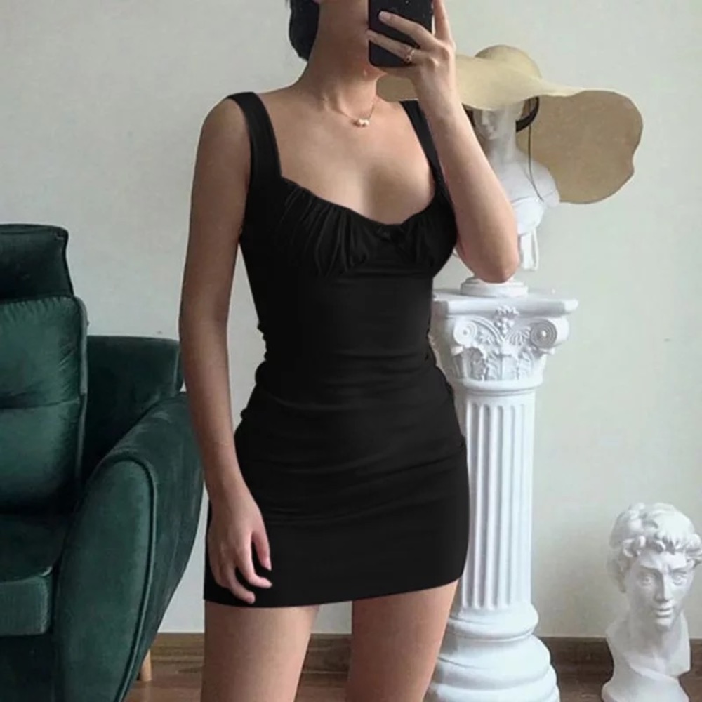 **BRAND NEW** w/ tags ~ trendy black dress 👗